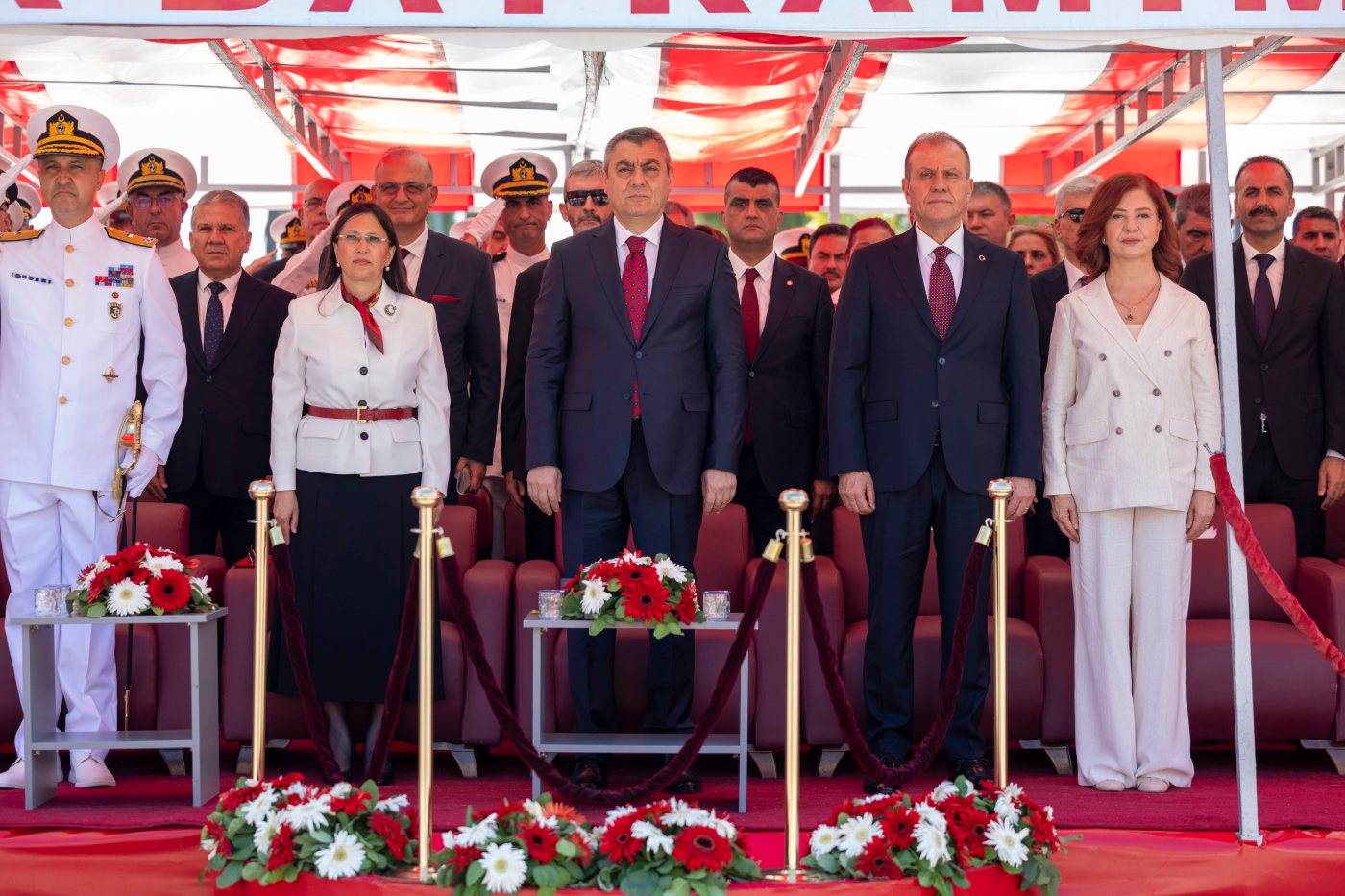 Başkan Seçer Ve Meral Seçer Mersinlilerle Zafer Bayramı Coşkusunu Paylaştı