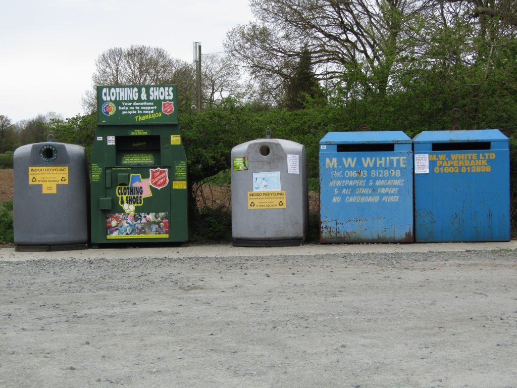 File:2018-04-24 Recycling waste bins, Church Road, Thorpe Market.JPG (arşiv)