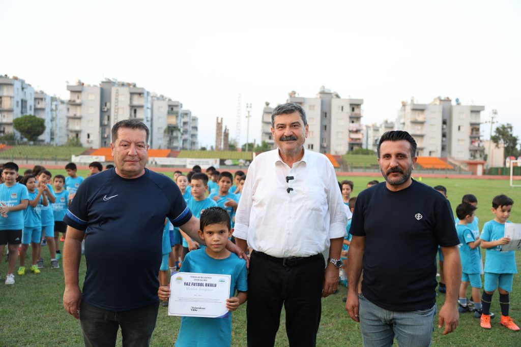 TOROSLAR BELEDİYESİ FUTBOL OKULUNDA SERTİFİKA HEYECANI