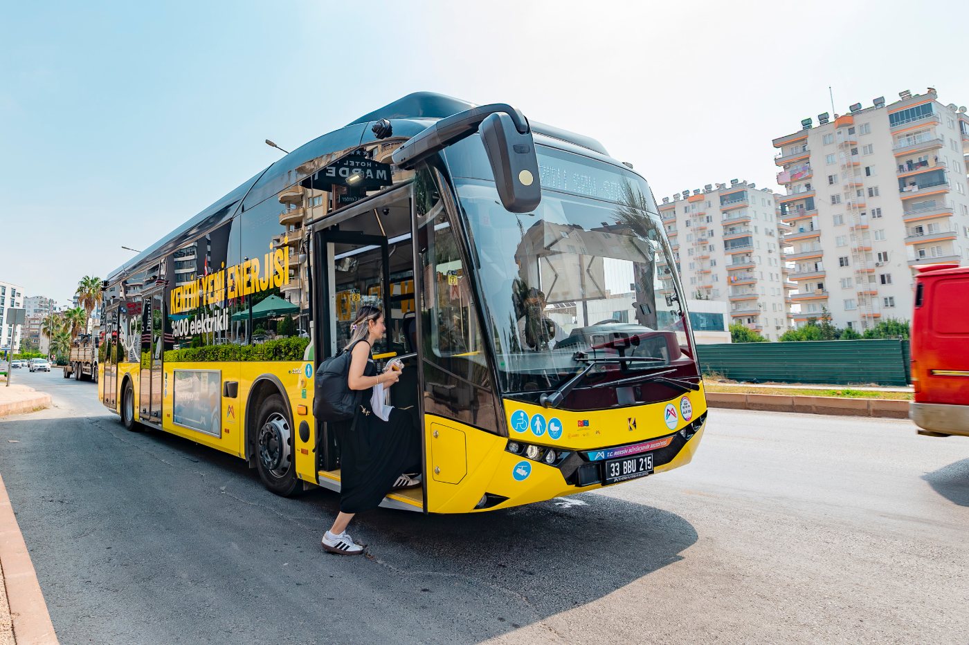 MERSİN’DE ELEKTRİKLİ OTOBÜSLERE VATANDAŞLARDAN TAM NOT