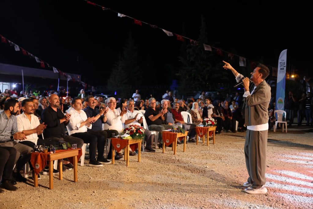 Şeftali Hasadı Etkinliği Coşkuyla Gerçekleştirildi