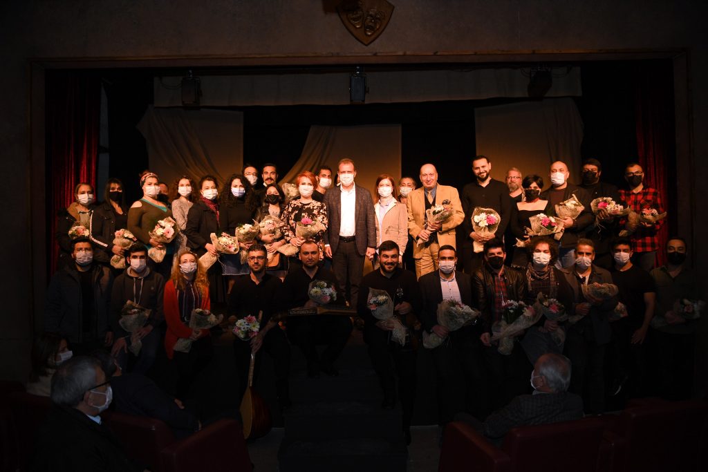 Büyükşehir Tiyatrosu Ölümü ardında Gezdirenler Oyununu  Sahneledi