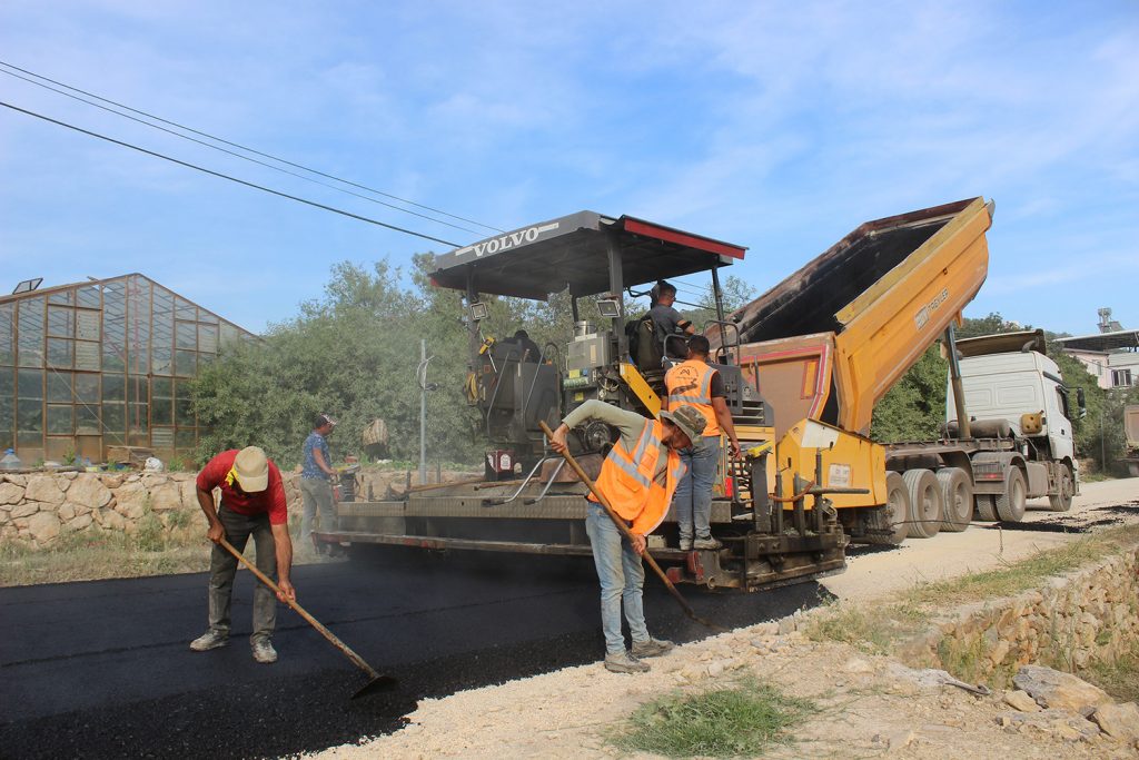 Büyükşehir Kentin Her Bölgesinde Asfaltlama Çalışmalarına Devam Ediyor