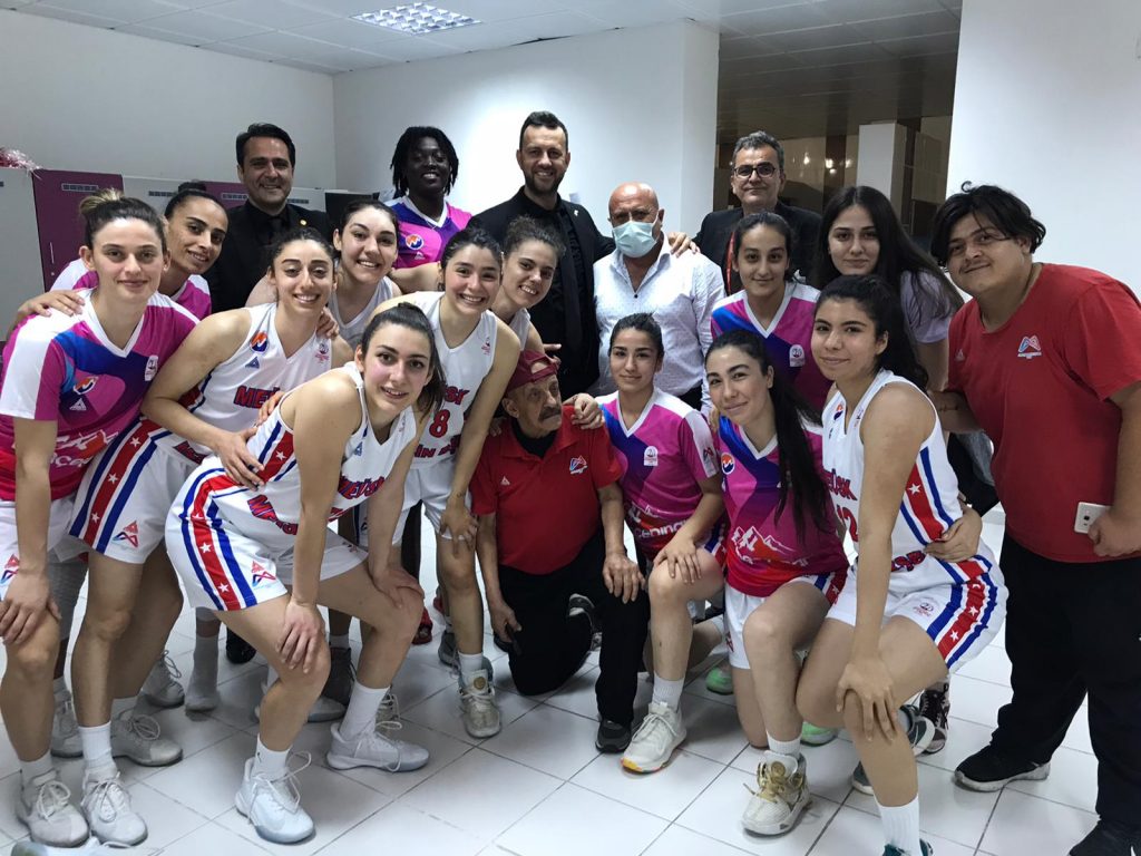 Büyükşehir Kadın Basketbol Takımı Play-of’a ‘Katıldı