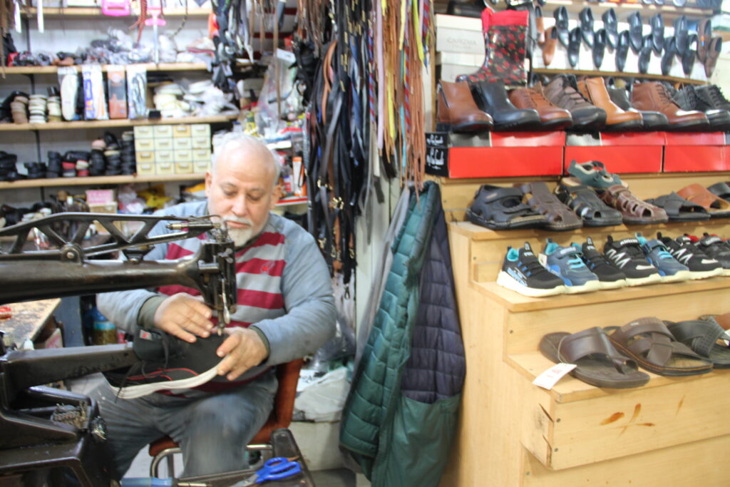 51 yıllık Ayakkabı Tamircisi Ayhan Kuş: Yeni Çırak Yetişmiyor Meslek Kayboluyor