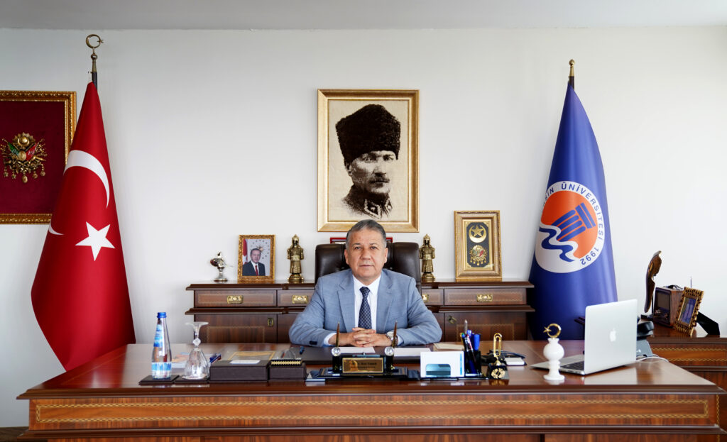 Mersin Üniversitesi Rektörü Prof. Dr. Erol Yaşar Aday Öğrencilerimiz İçin Bir Mesaj Yayınladı 